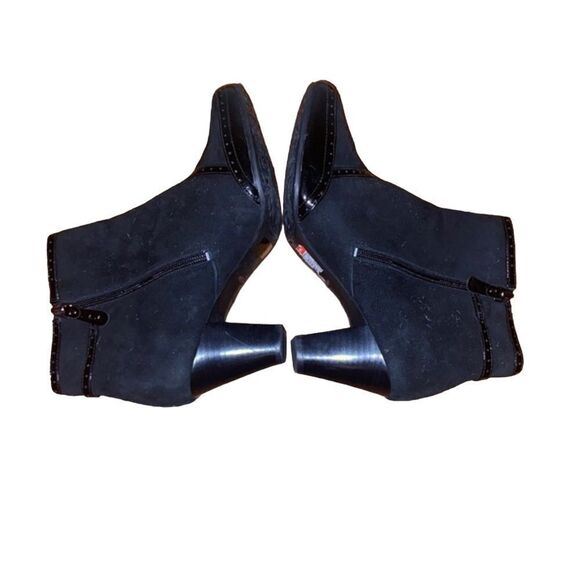 Clarks Black Suede and Patent Leather Booties Size 10 - Picture 3 of 6